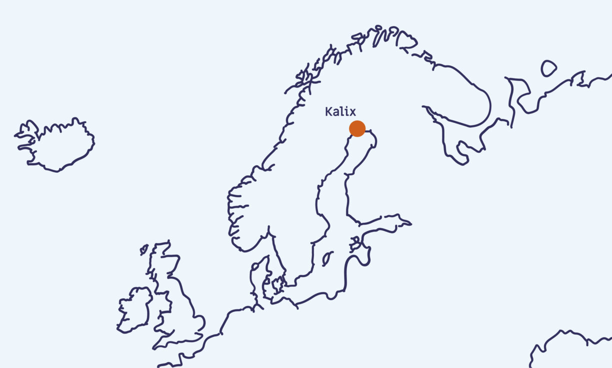 En karta över norra europa utan detaljer men där Kalix är markerad med en röd prick samt texten 